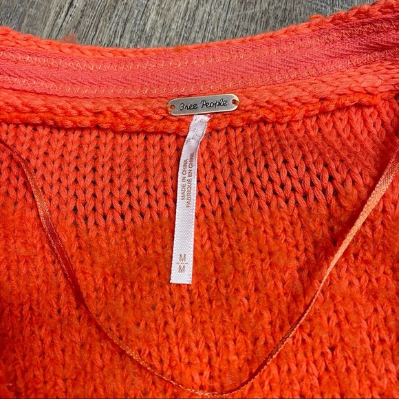 Free People.   Oversized Cardigan Sweater Size Medium - Picture 4 of 8